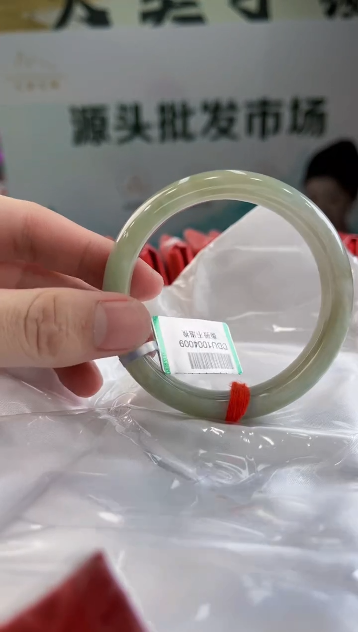 【闪购商品】翡翠手镯未镶嵌手镯