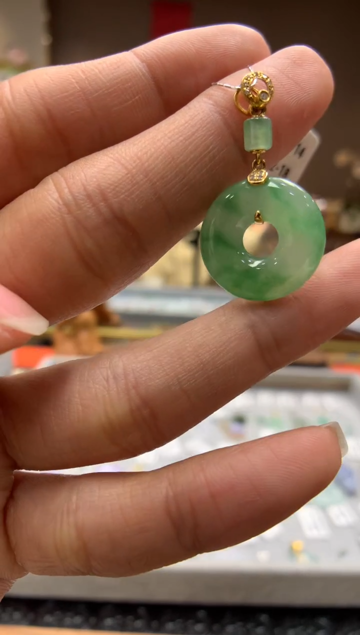 【闪购商品】翡翠颈饰18K金镶嵌甜甜圈