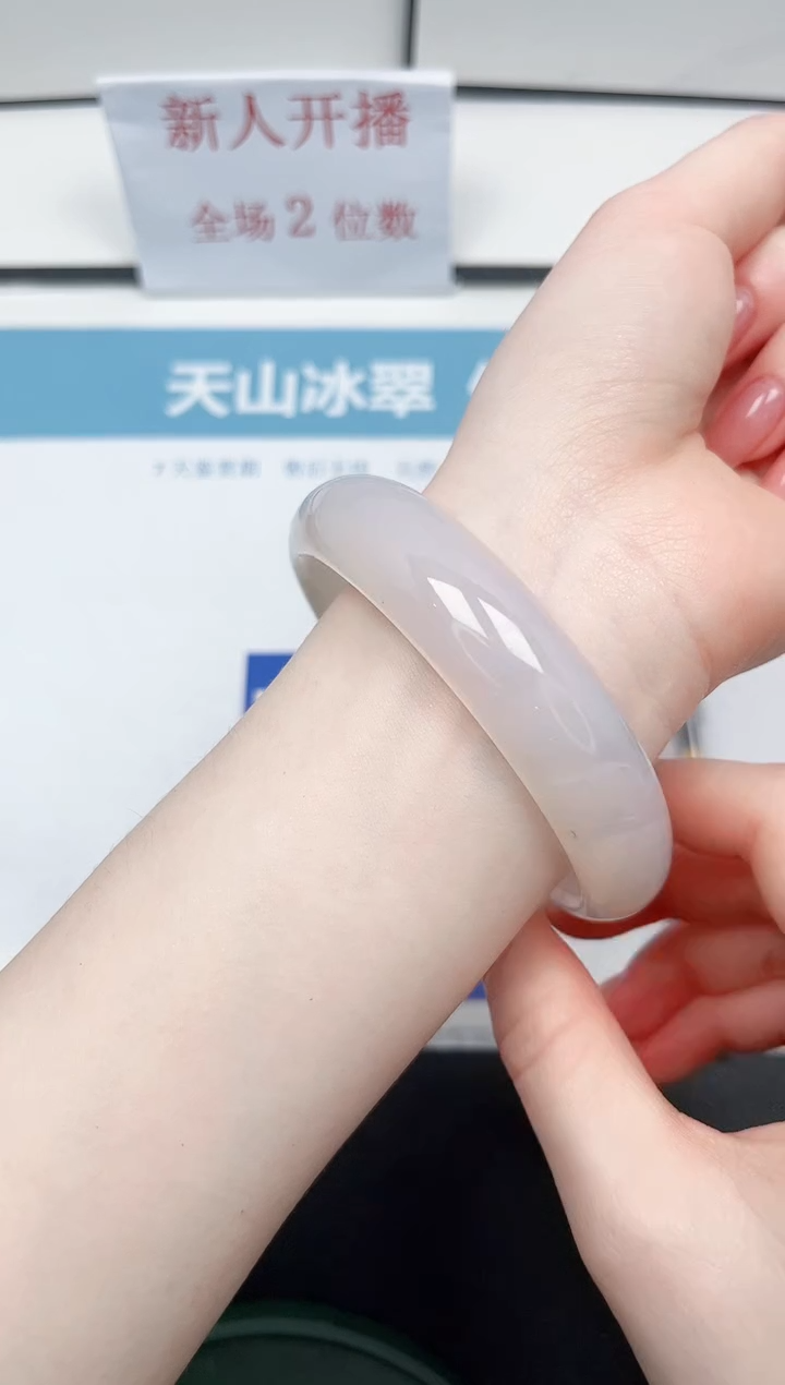 【闪购商品】石英质玉手镯未镶嵌a41-67