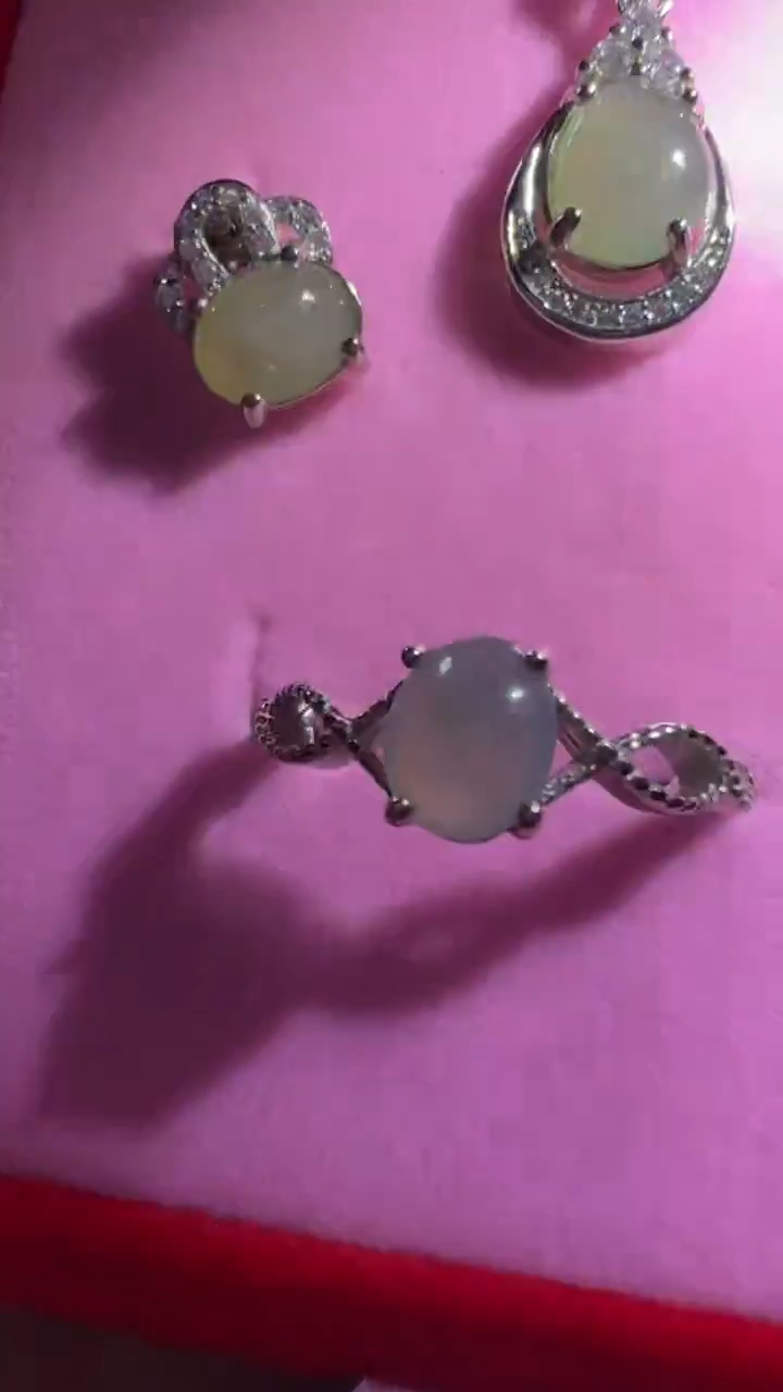 颈饰未镶嵌翡翠三件套