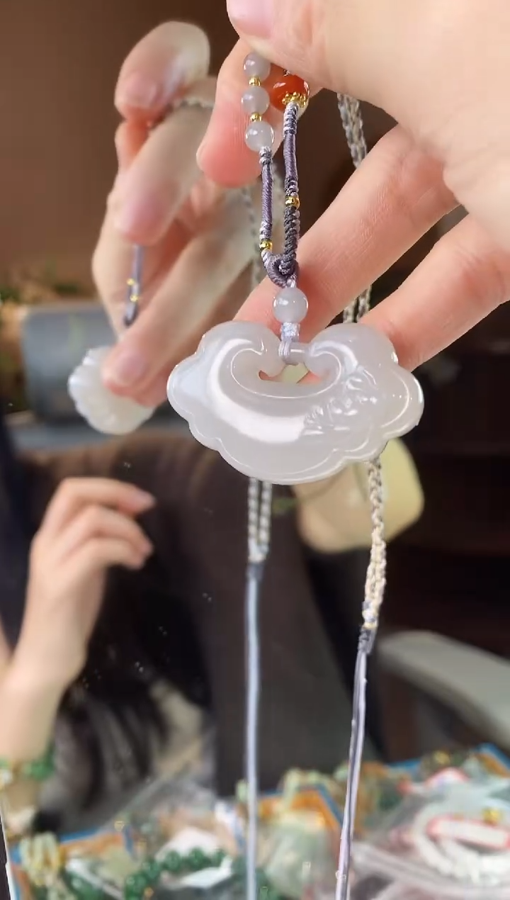 颈饰未镶嵌和田玉烟紫如意锁和田玉项链