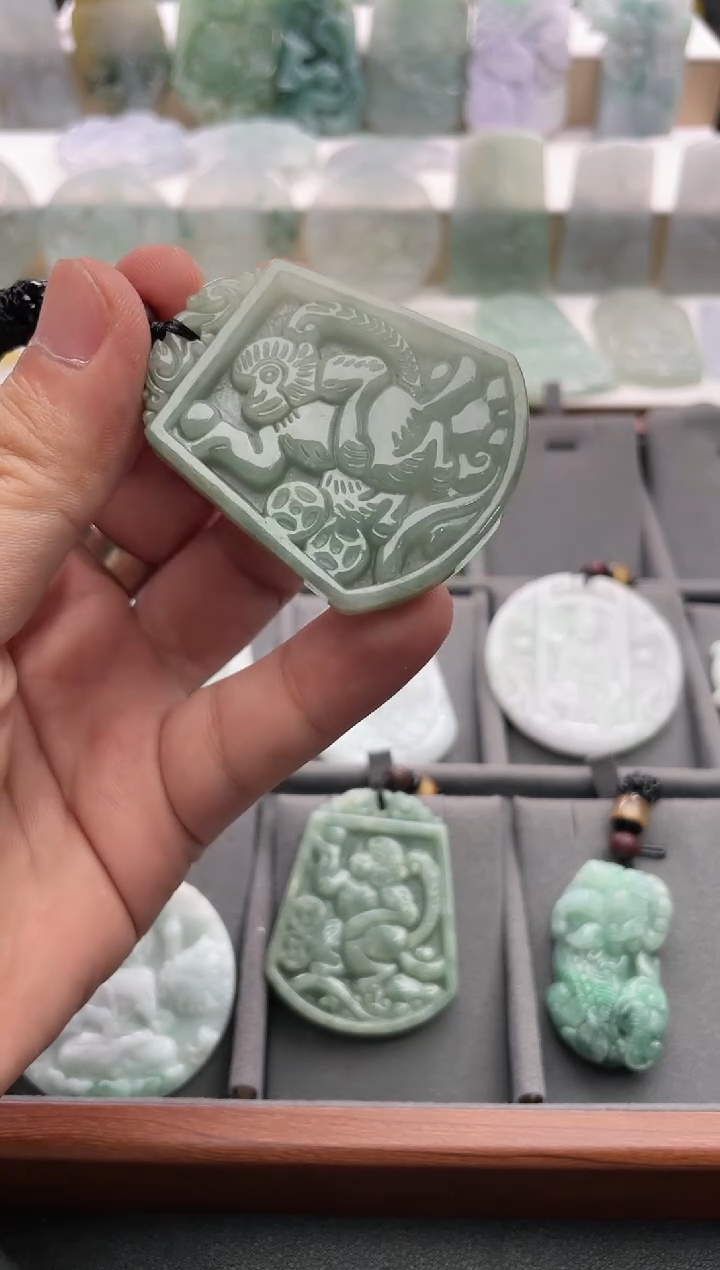 【闪购商品】翡翠颈饰未镶嵌..../2/15/ 33