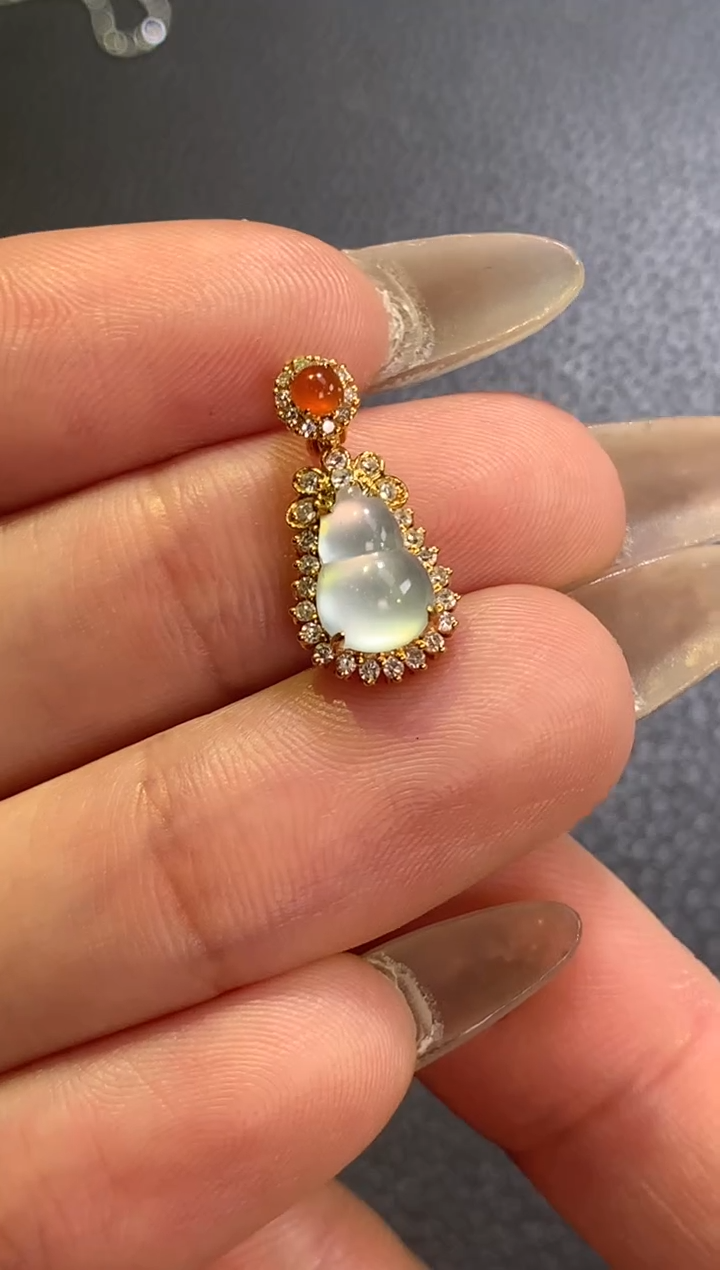 【闪购商品】翡翠颈饰18K金镶嵌葫芦