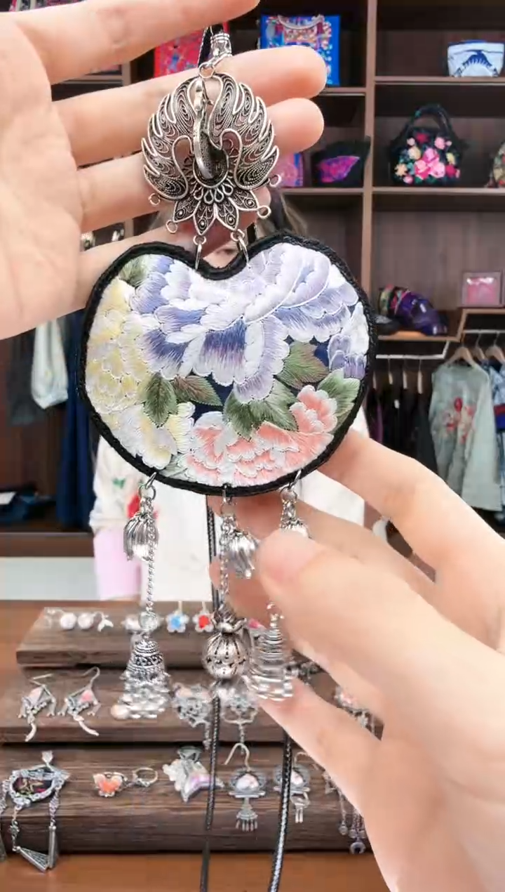 【闪购商品】织绣168蚩梦苗族古绣