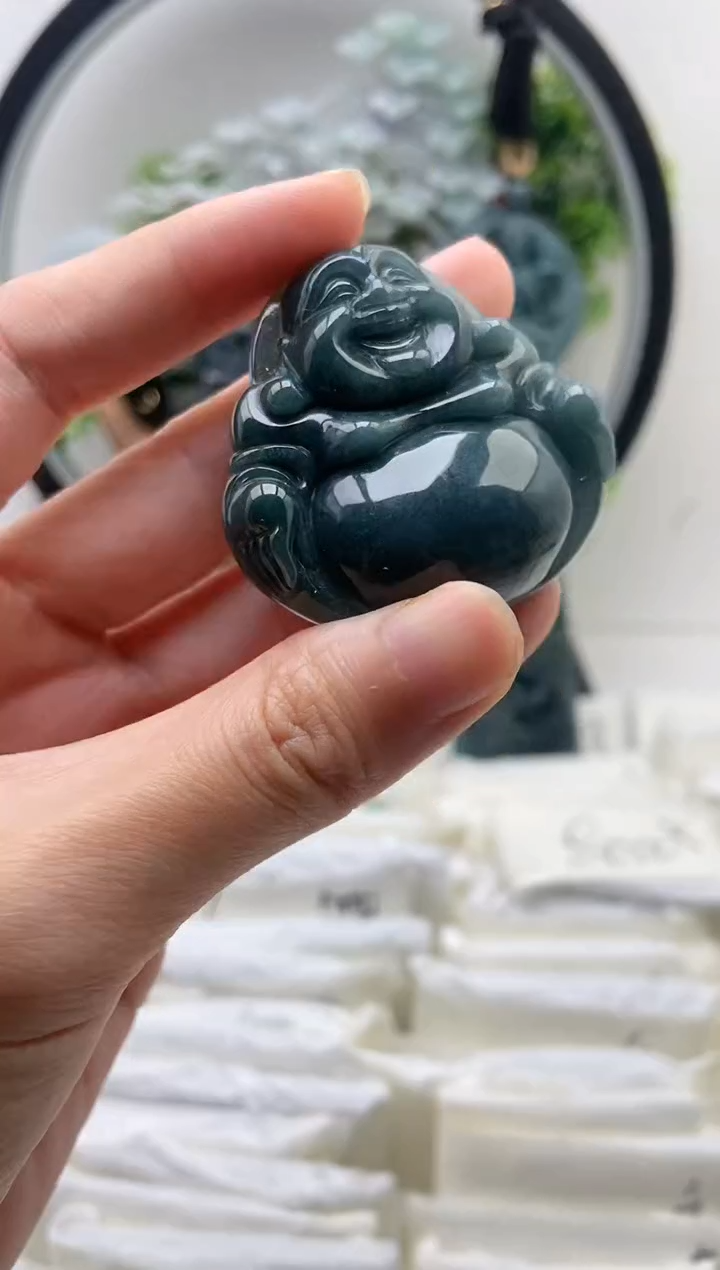 翡翠未镶嵌颈饰佛公