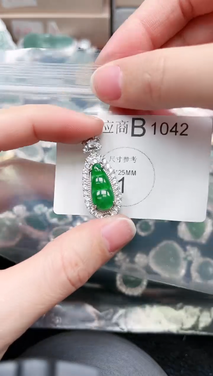 【闪购商品】翡翠颈饰未镶嵌1042赠皮绳