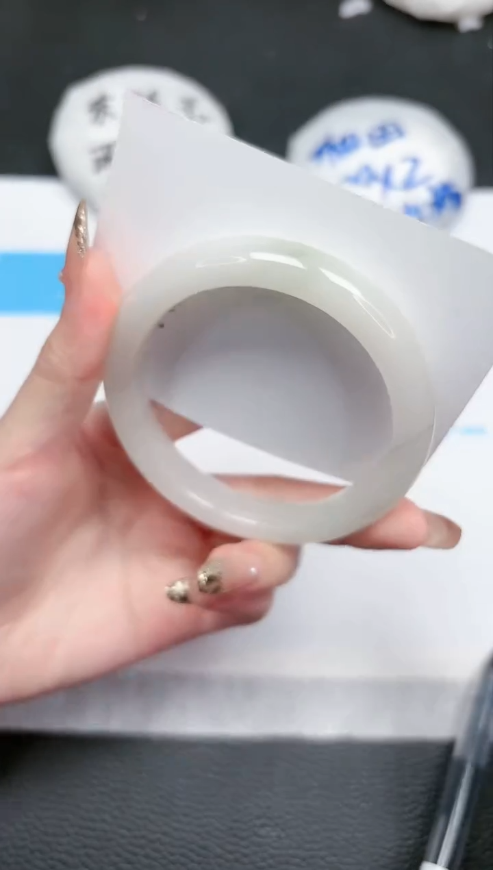 【闪购商品】石英质玉手镯未镶嵌184-58.5