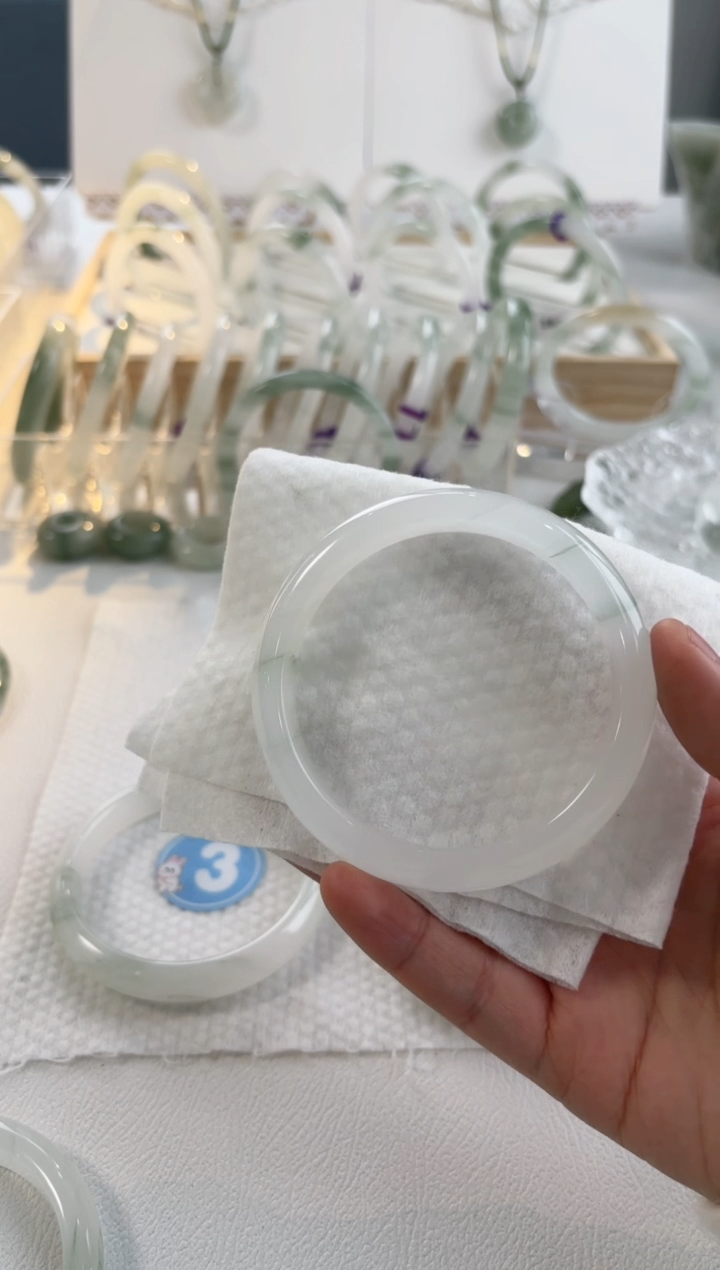 【闪购商品】石英质玉手镯未镶嵌59