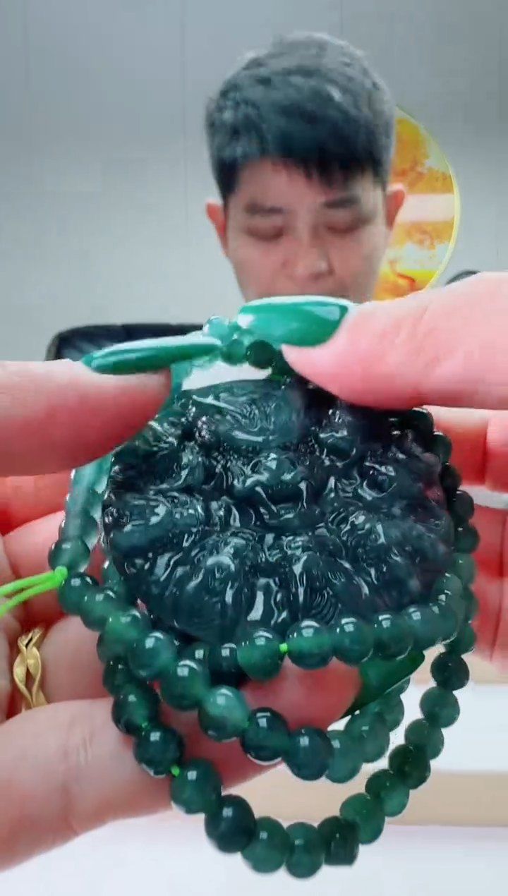 翡翠未镶嵌颈饰圆九龙多样性随机发其一