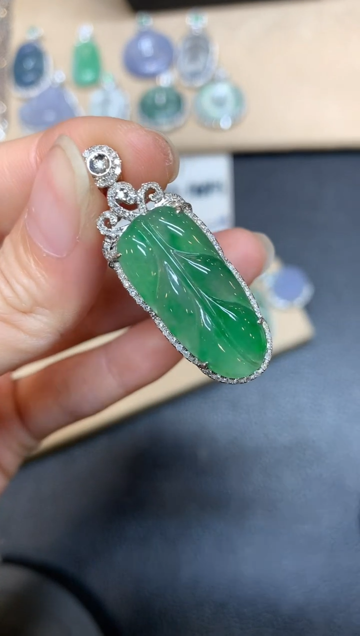 【闪购商品】翡翠吊坠(不含链)18K金镶嵌树叶【无服务费