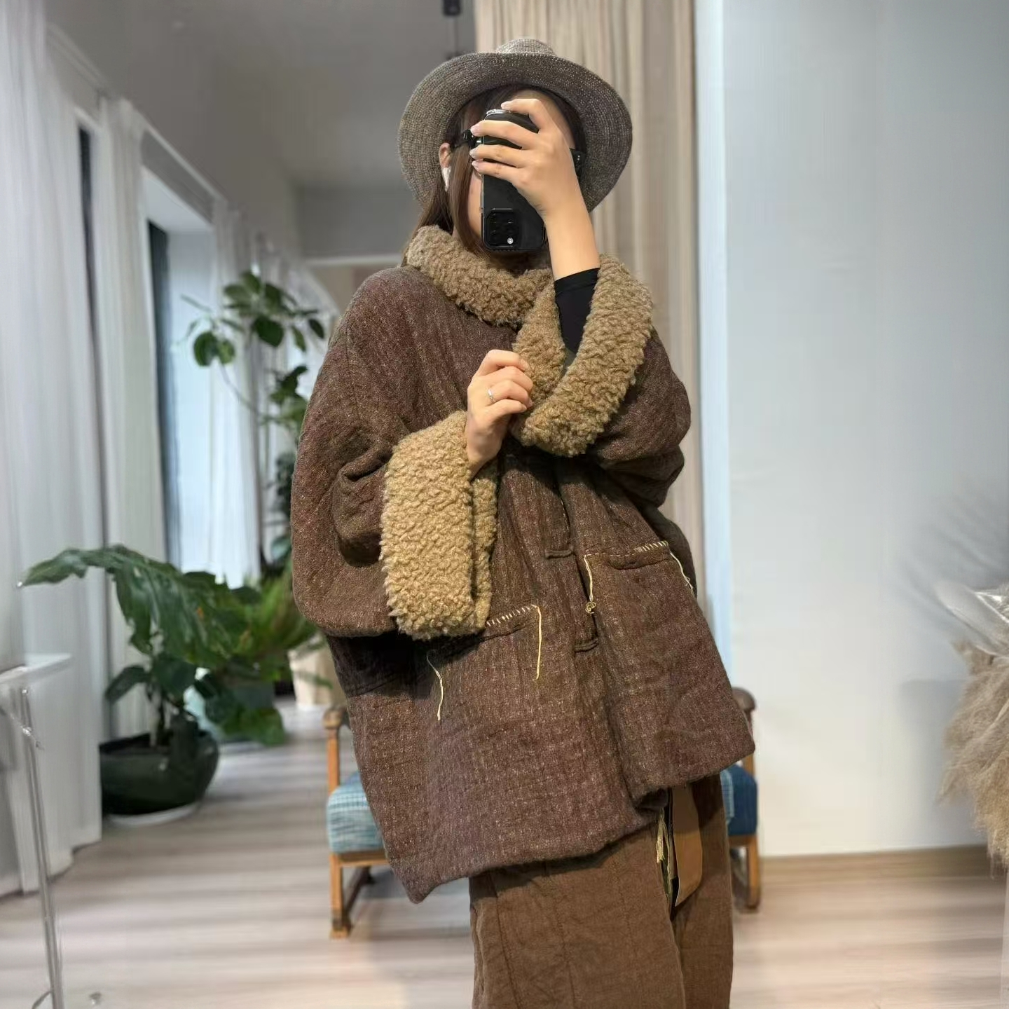 衣牧了然色织亚盘扣多手工毛领围脖款棉衣250929