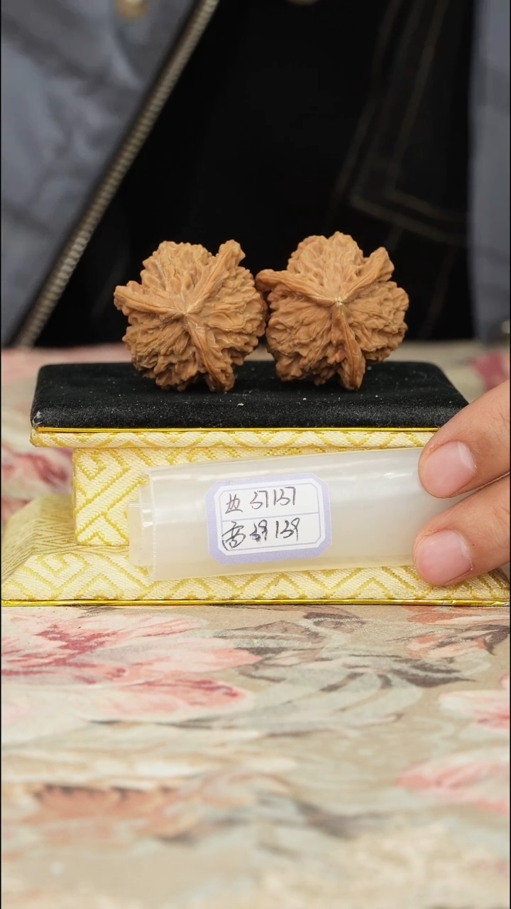 【闪购商品】文玩核桃把件盘山三棱