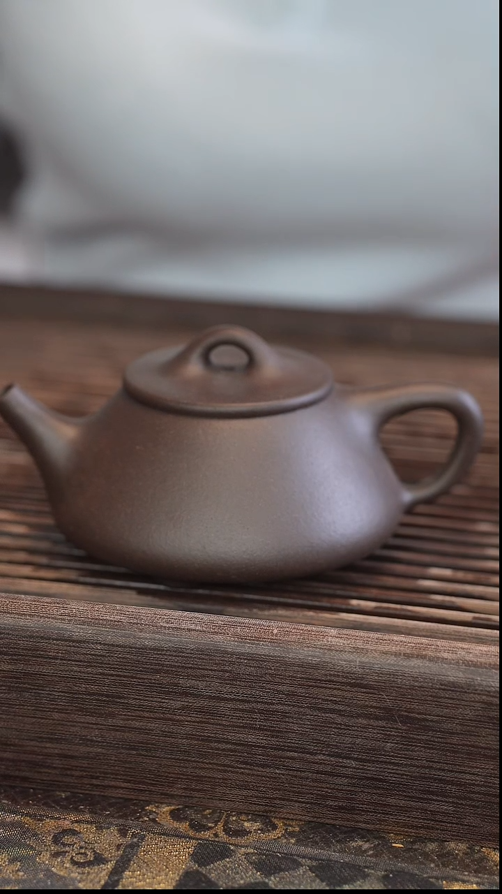 茶壶紫砂石瓢 黑金砂 半手工 180cc