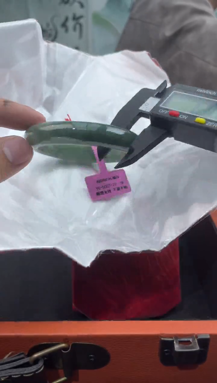 翡翠未镶嵌手镯21翡翠手镯