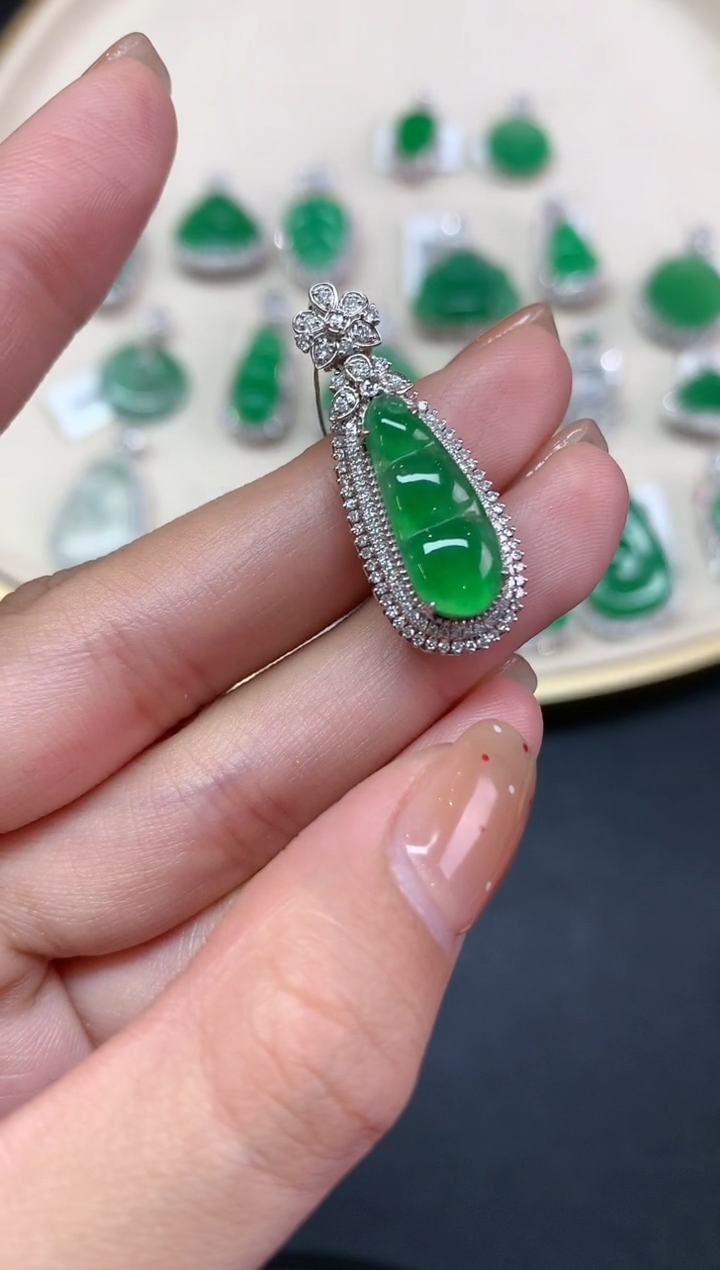 【闪购商品】翡翠吊坠(不含链)18K金镶嵌吊坠A501|9800