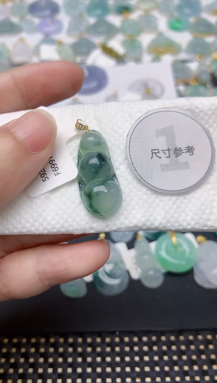 颈饰18K金镶嵌翡翠天然缅甸A货翡翠