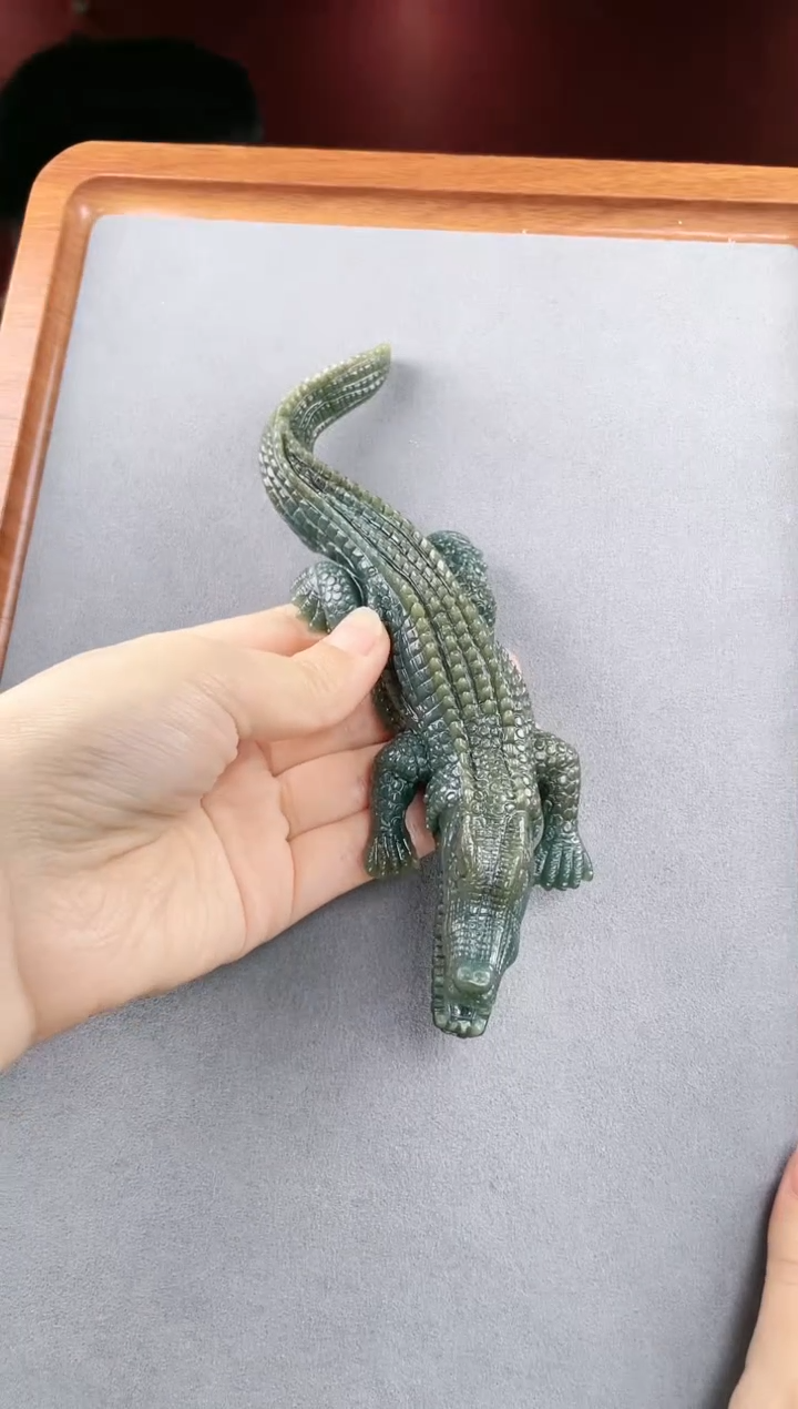 【闪购商品】和田玉摆件未镶嵌鳄鱼