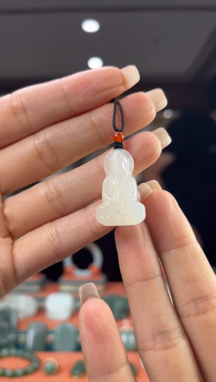 和田玉未镶嵌颈饰1