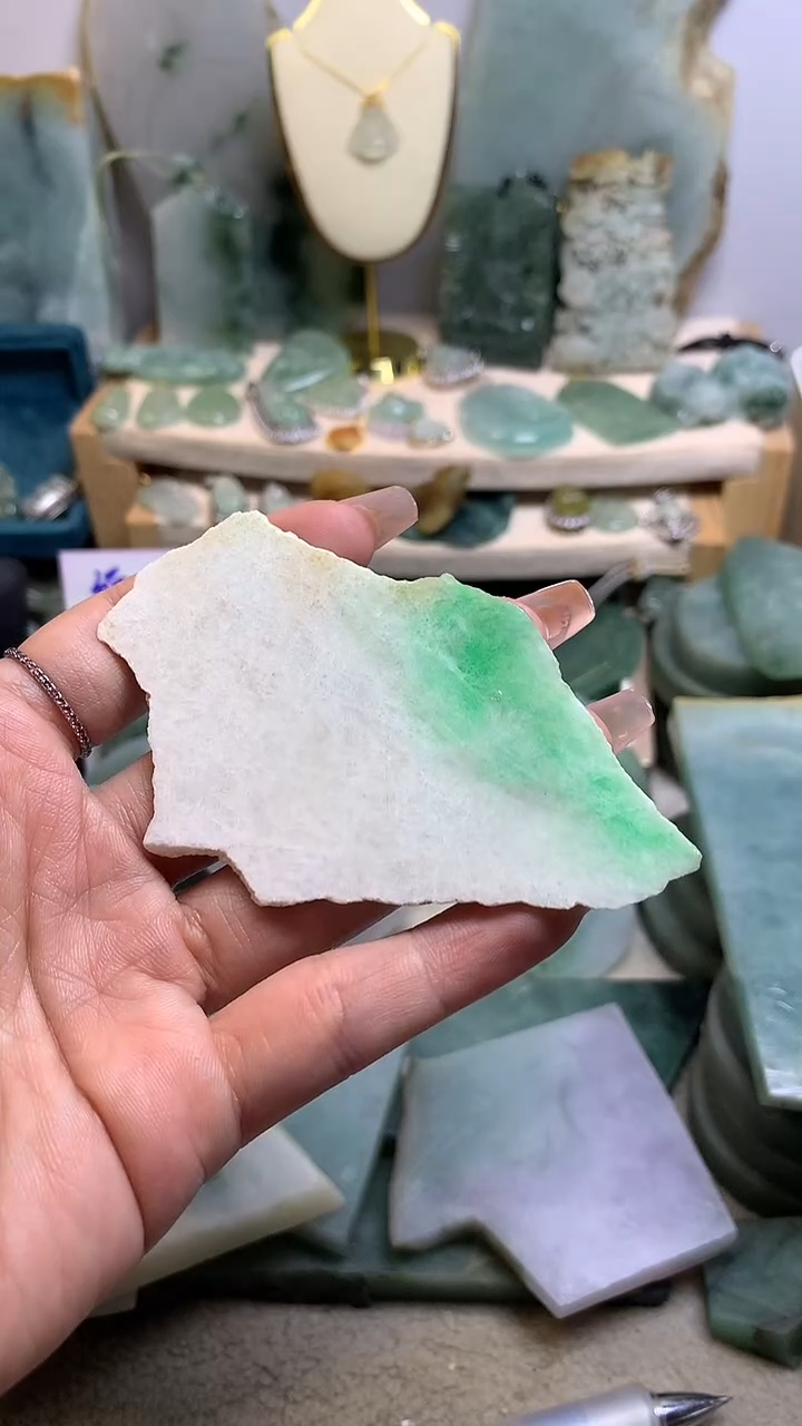 【闪购商品】翡翠挂件未镶嵌缅甸A货翡翠，没有运费险