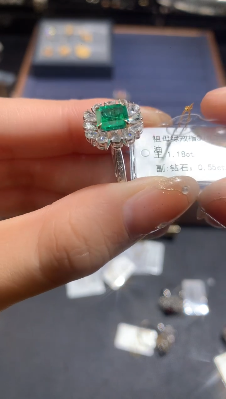 18K金镶嵌戒指祖母绿戒指A514|23800
