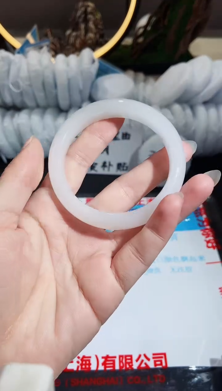 【闪购商品】石英质玉手镯未镶嵌95-56