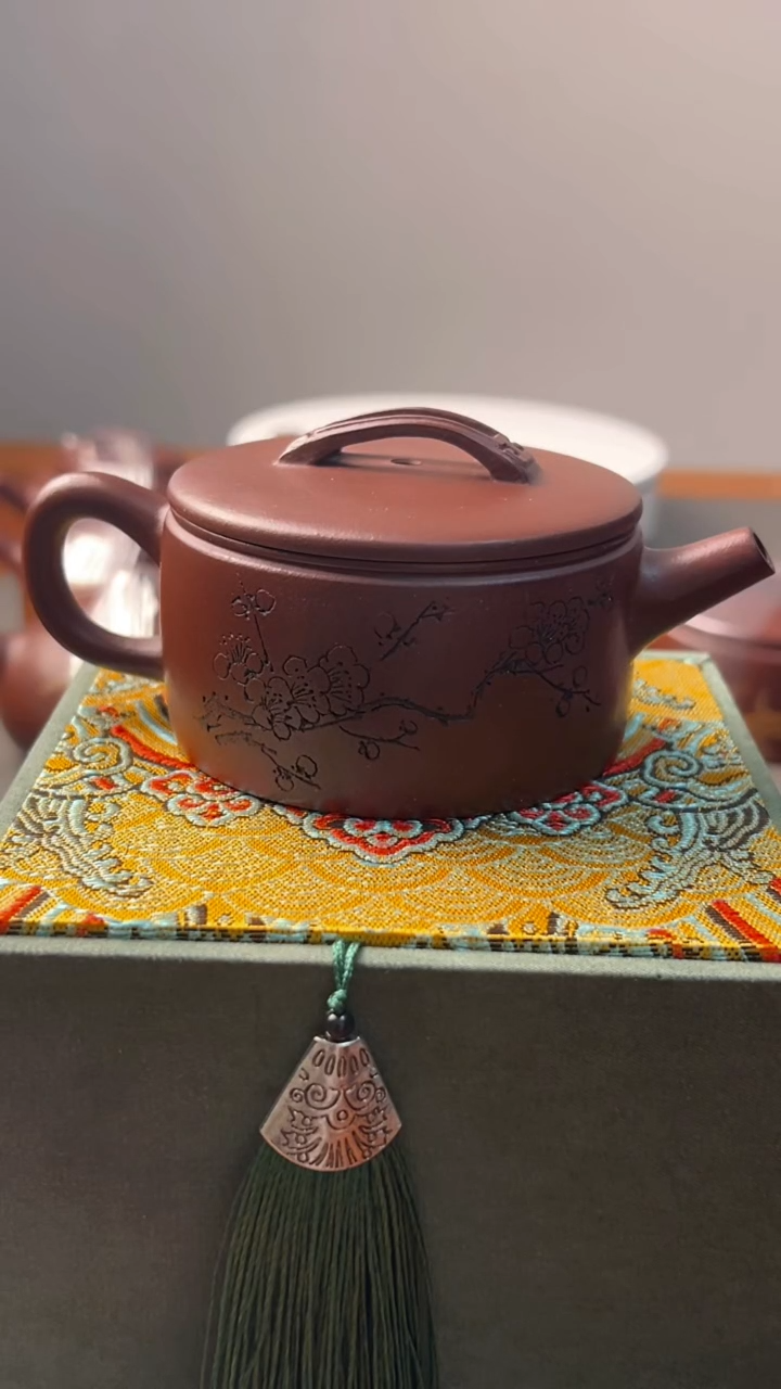 中式宜兴紫砂壶150毫升刻绘春机汉瓦