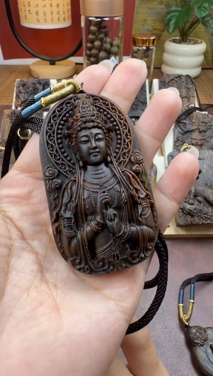 木木雕款 芽庄  合十观音  7cm 送养香瓶