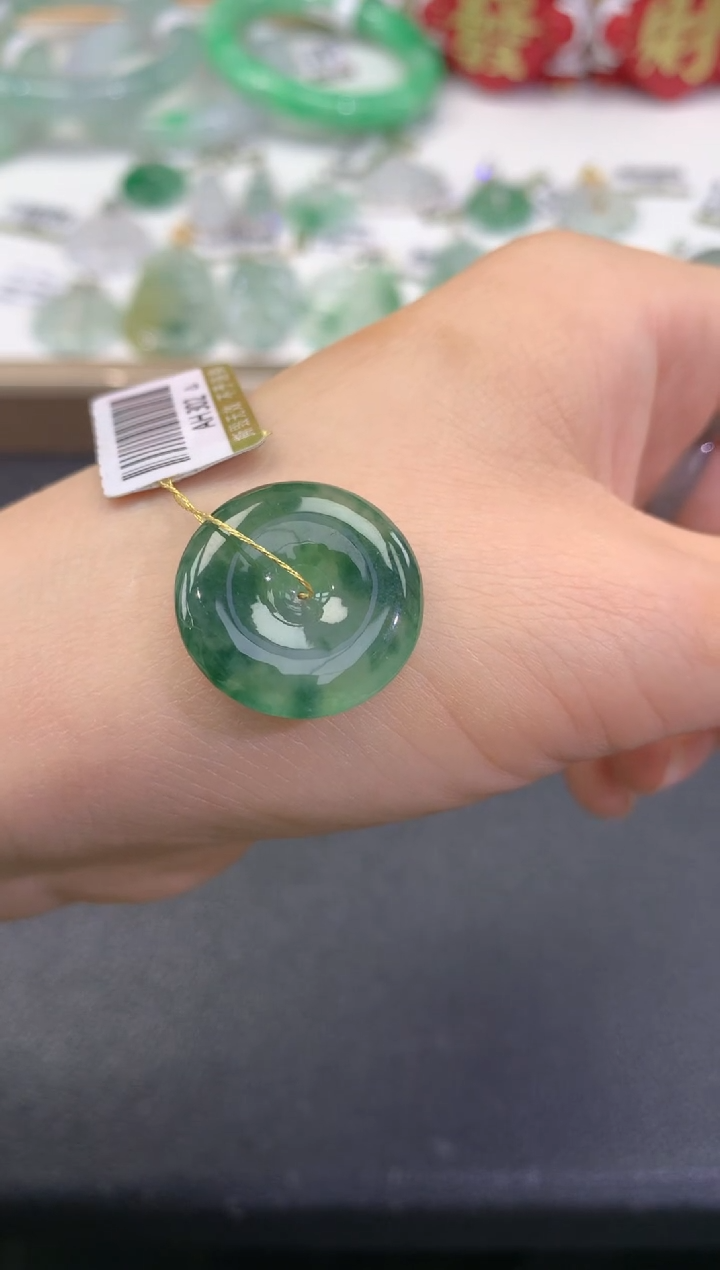 【闪购商品】翡翠颈饰未镶嵌              