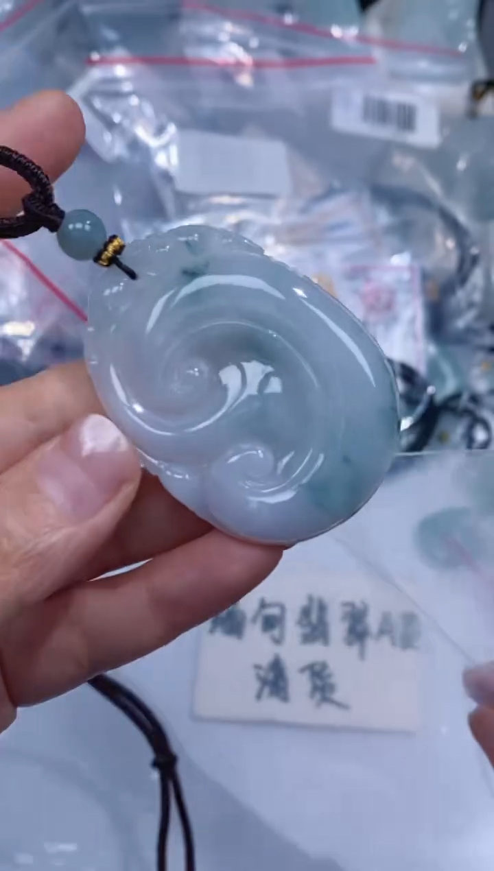 颈饰未镶嵌翡翠吊坠