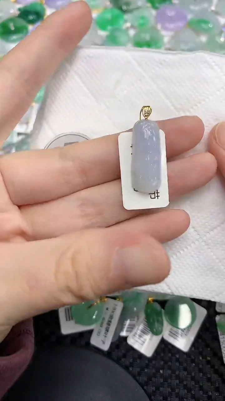 颈饰18K金镶嵌翡翠a货百元以下同包裹多件发出的只收取一单运费