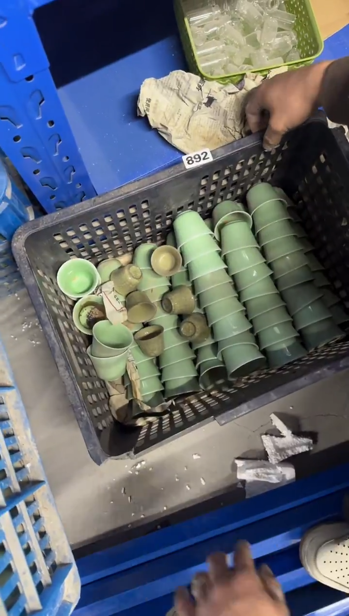 凌****?【892】一筐小杯