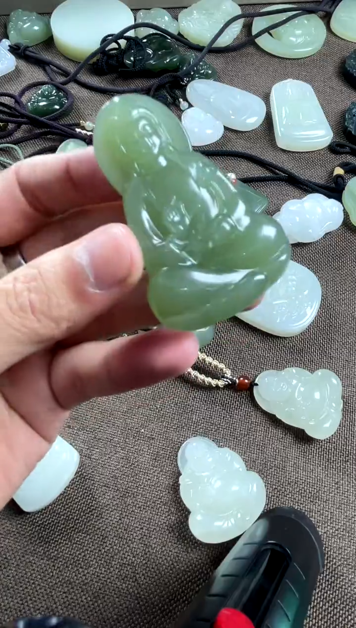 颈饰未镶嵌和田玉素衣