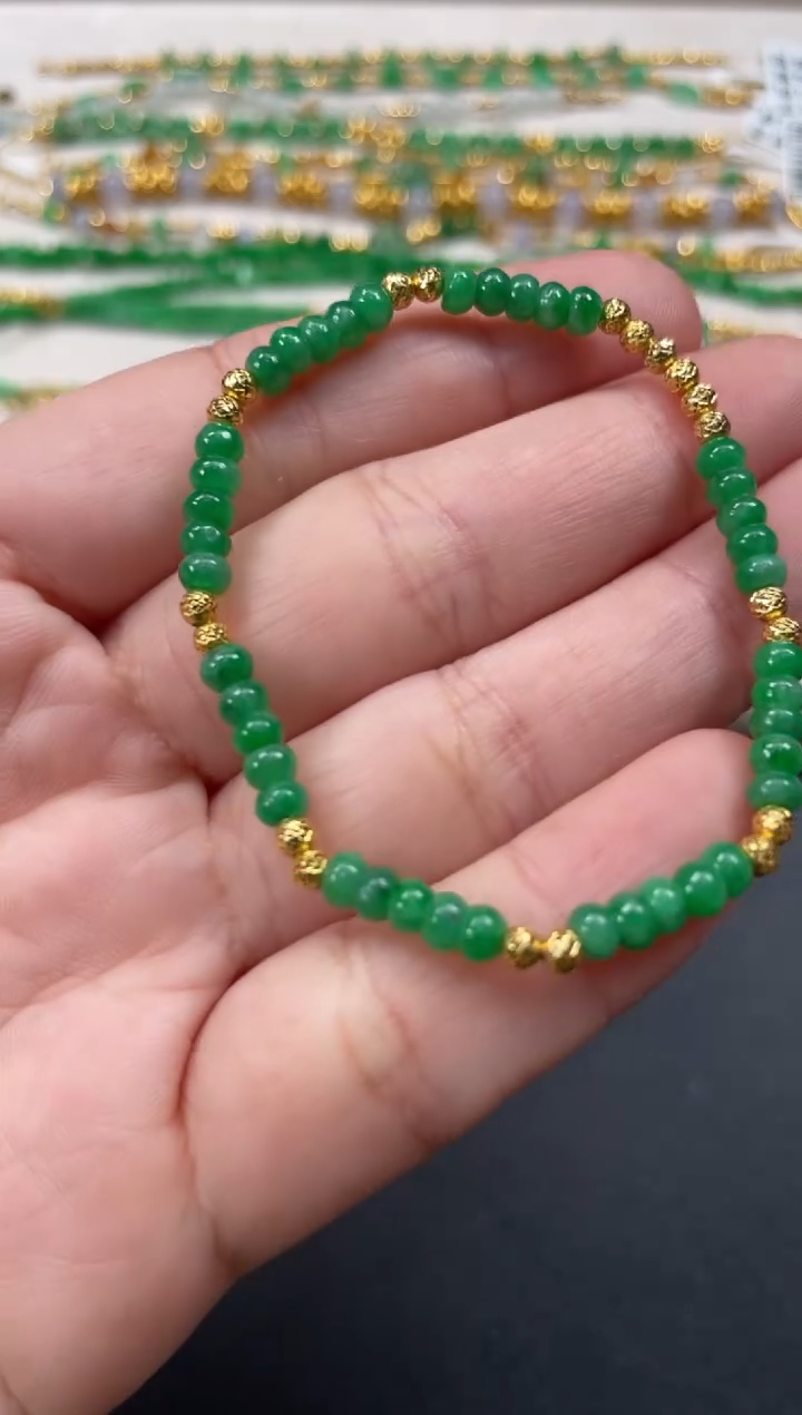 18K金镶嵌手串翡翠一条   P238