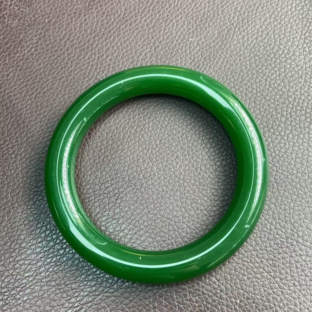 集唯襐珠宝 3333 和田菠菜绿手镯多样性发其一