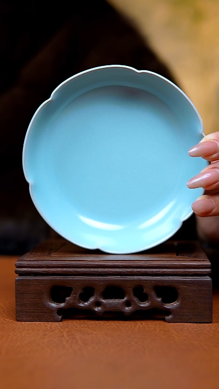盘仿古天青12口小葵口盘瑕