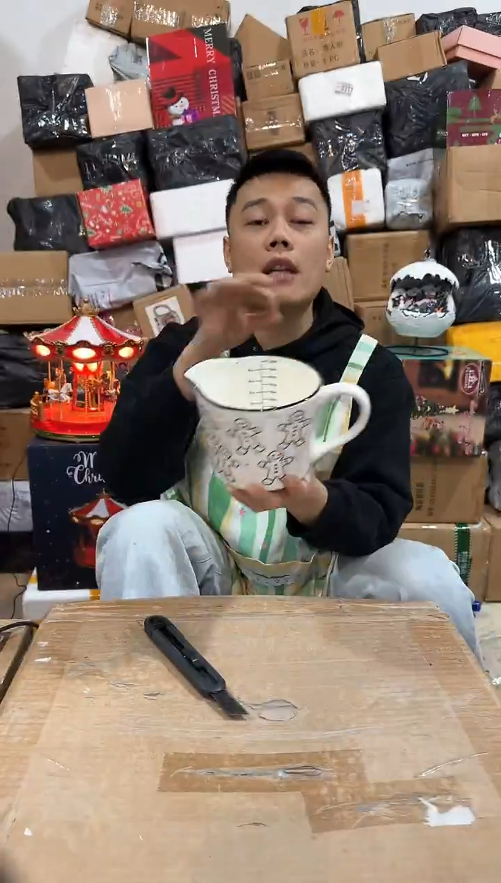 摆件姜饼人奶壶 