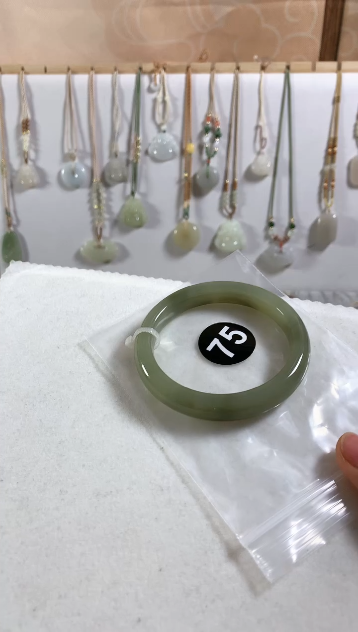 和田玉手镯未镶嵌手镯3