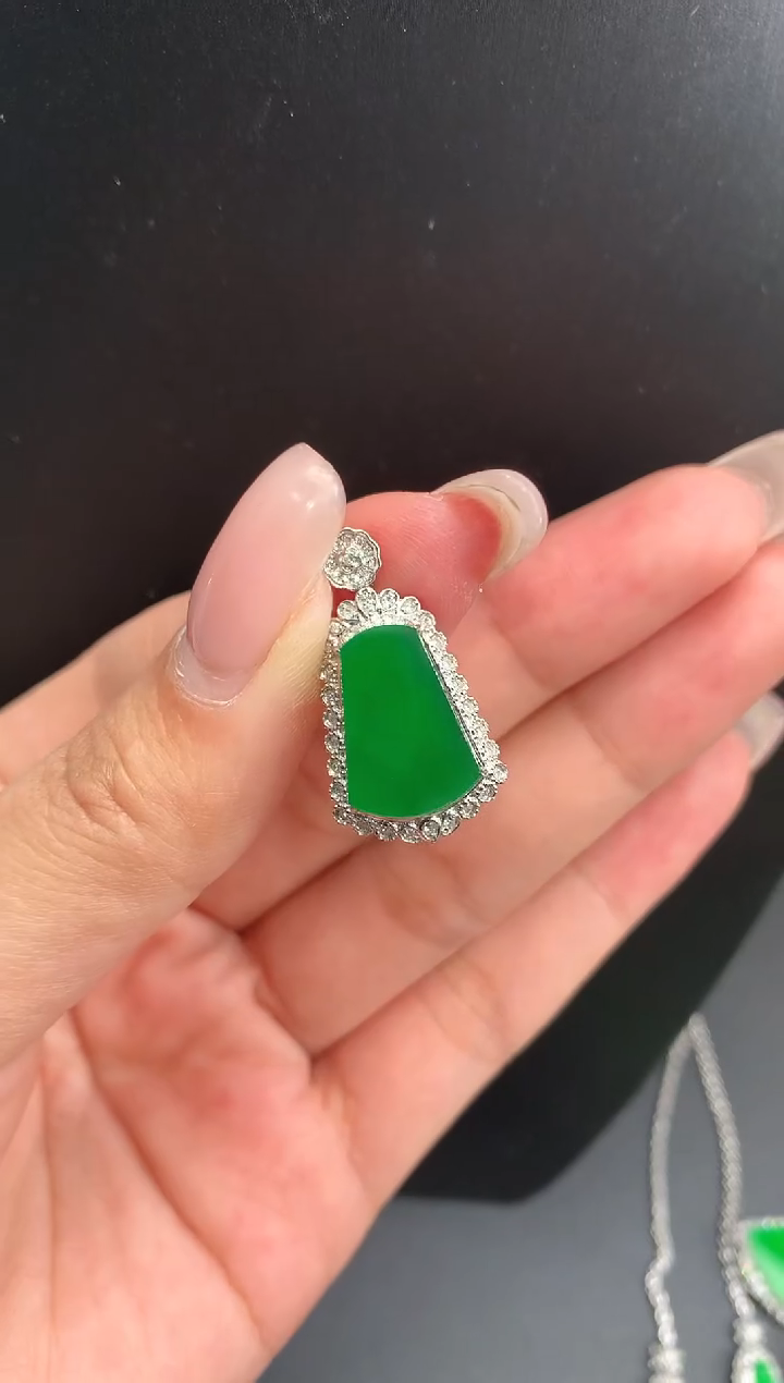 【闪购商品】翡翠颈饰18K金镶嵌无事牌1540