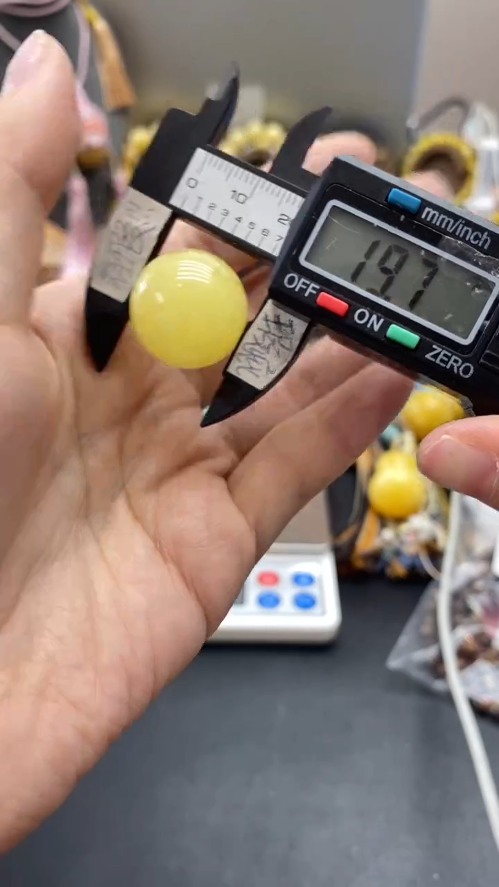 琥珀未镶嵌珠宝奇石240
