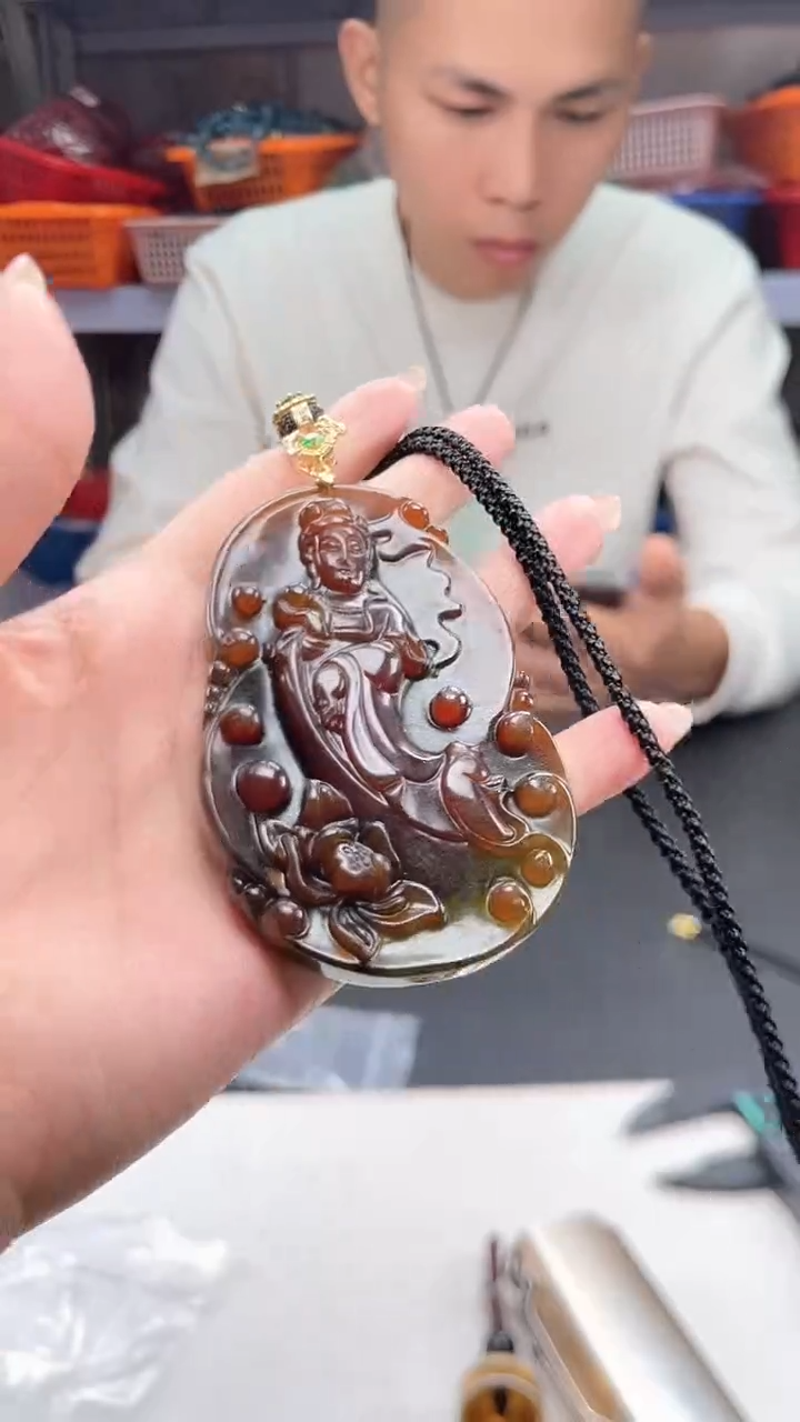 吊坠(赠链)未镶嵌石英质玉吊坠