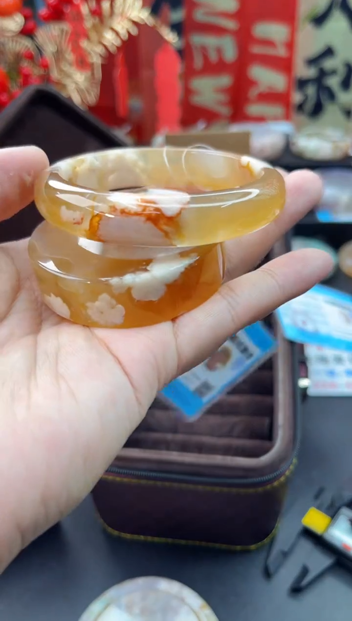 【闪购商品】石英质玉手镯未镶嵌赠送镯心（61圈口）