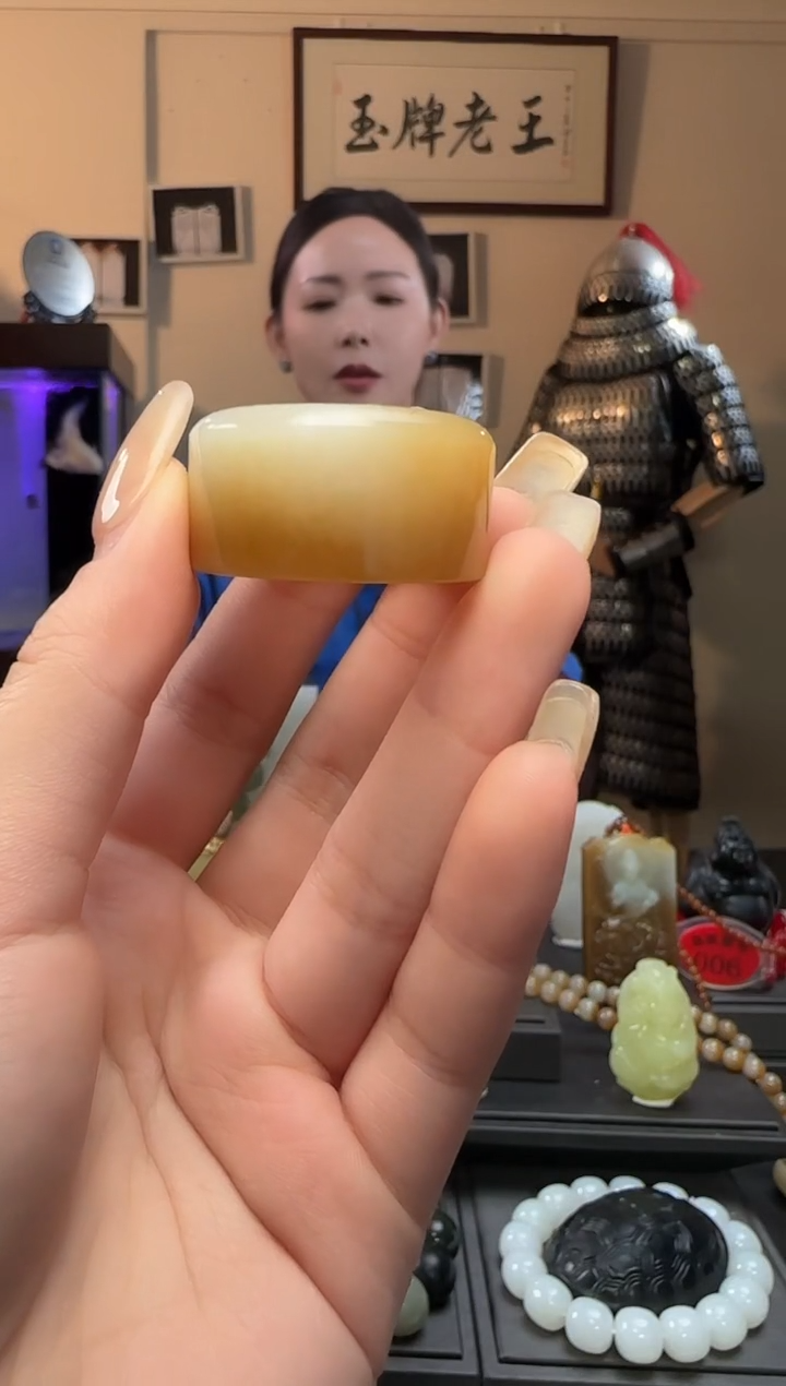和田玉未镶嵌颈饰扳指22