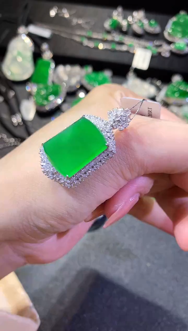 【闪购商品】翡翠吊坠(不含链)18K金镶嵌159（无鉴赏