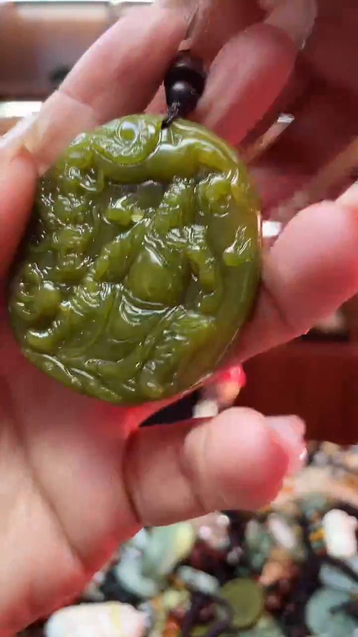 未镶嵌蛇纹石玉吊坠    