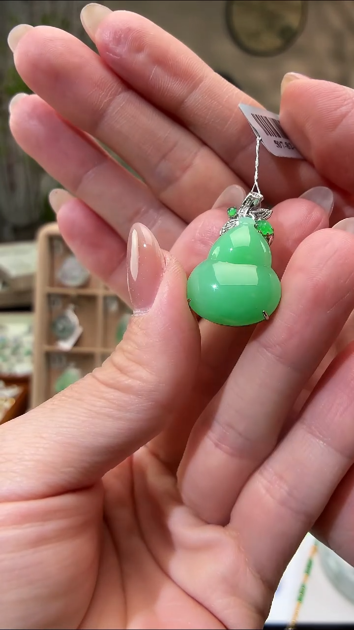 吊坠(不含链)18K金镶嵌翡翠葫芦