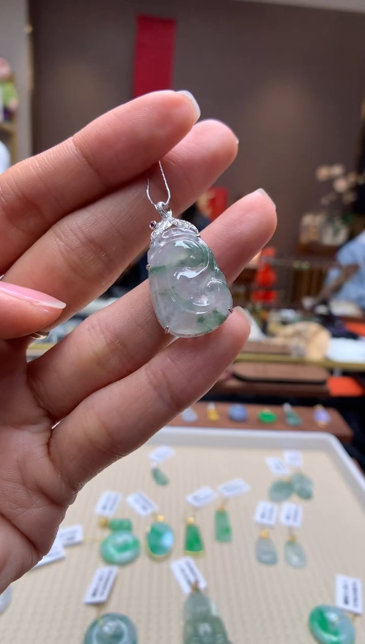 【闪购商品】翡翠颈饰18K金镶嵌如意