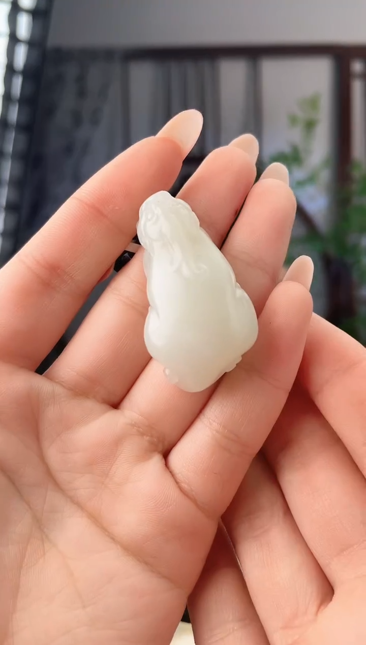 颈饰未镶嵌和田玉貔貅 3383