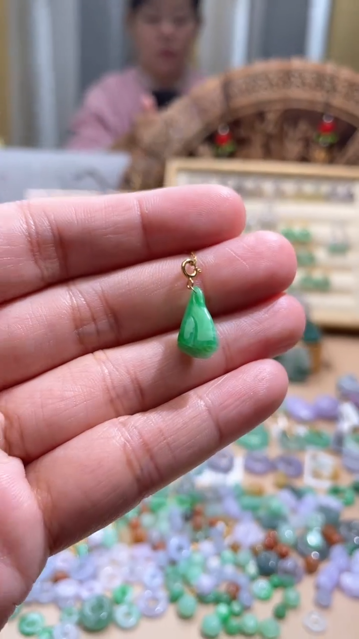 【闪购商品】翡翠颈饰18K金镶嵌莲蓬