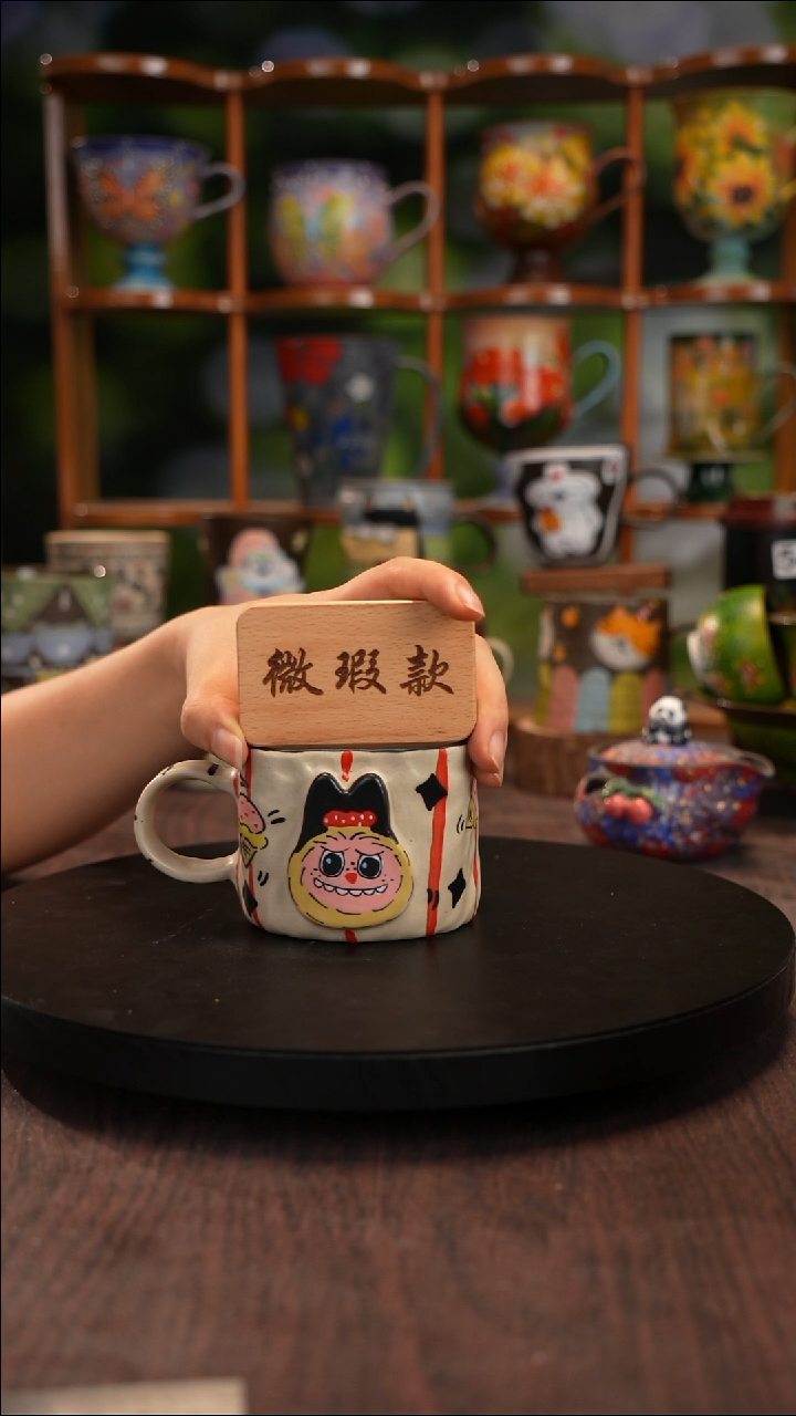 五彩手绘陶瓷拉布布杯子微瑕