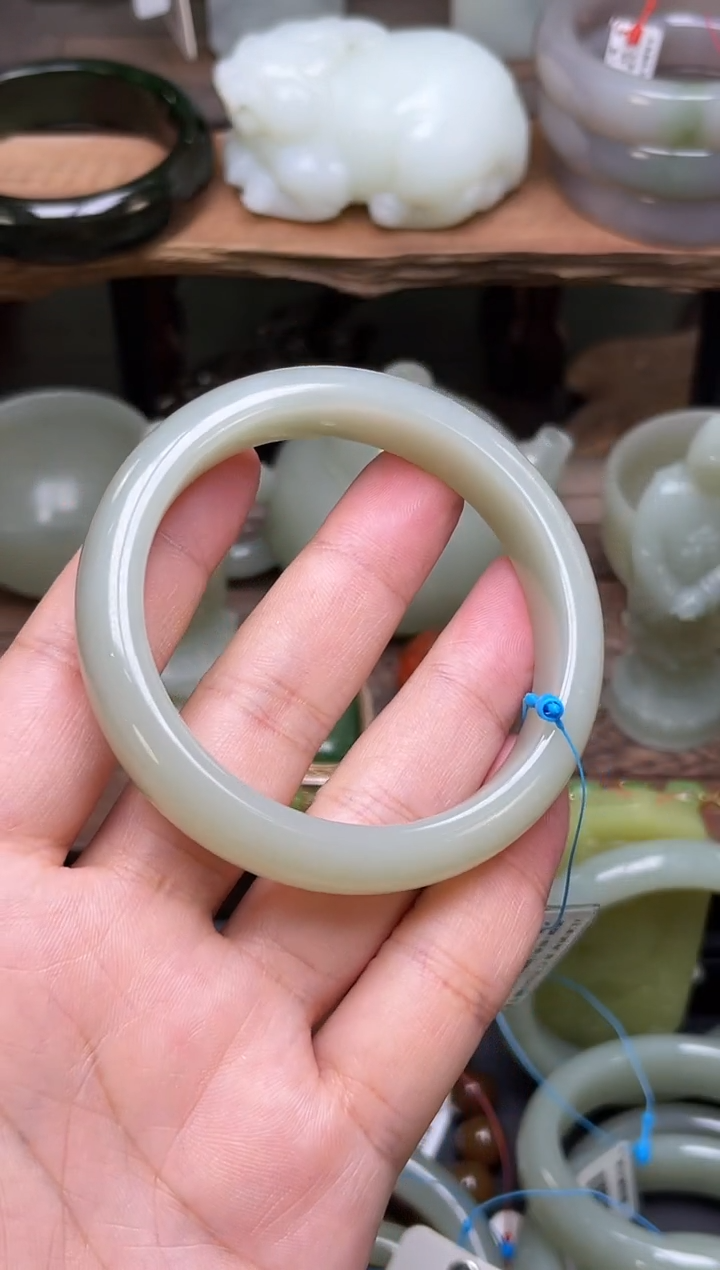 【闪购商品】和田玉手镯未镶嵌且末青白58+圈31291
